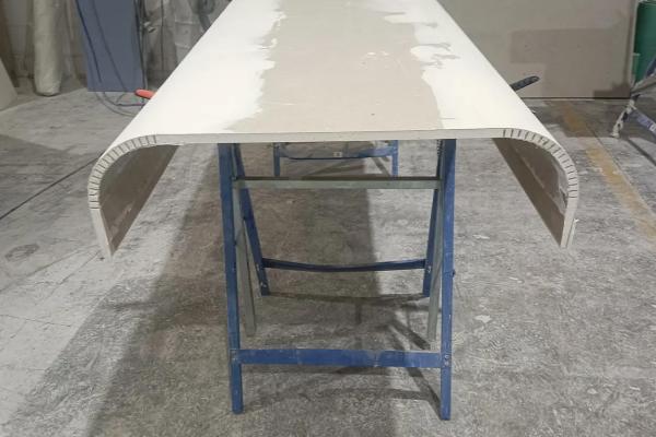 Modelo U con cantos curvos